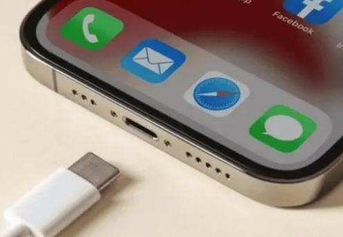 中原镇苹果15维修分享iPhone15改USB-C接口后能和安卓用户互借充电器吗 